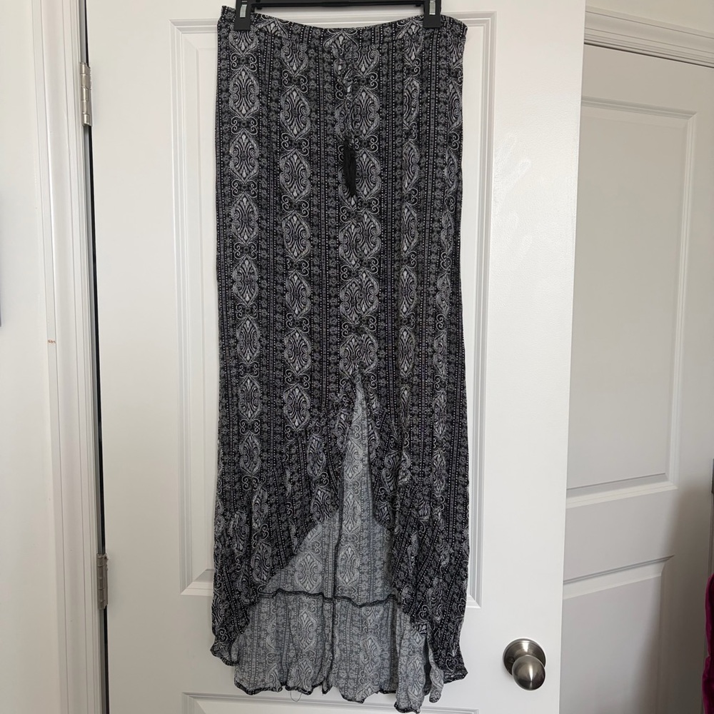 Xhilaration Black & White Printed High-Low Skirt